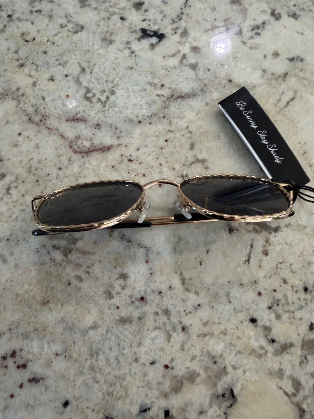 Quay Australia Gold Frame Black Lens Jezebel with aTwist - Picture 4 of 4